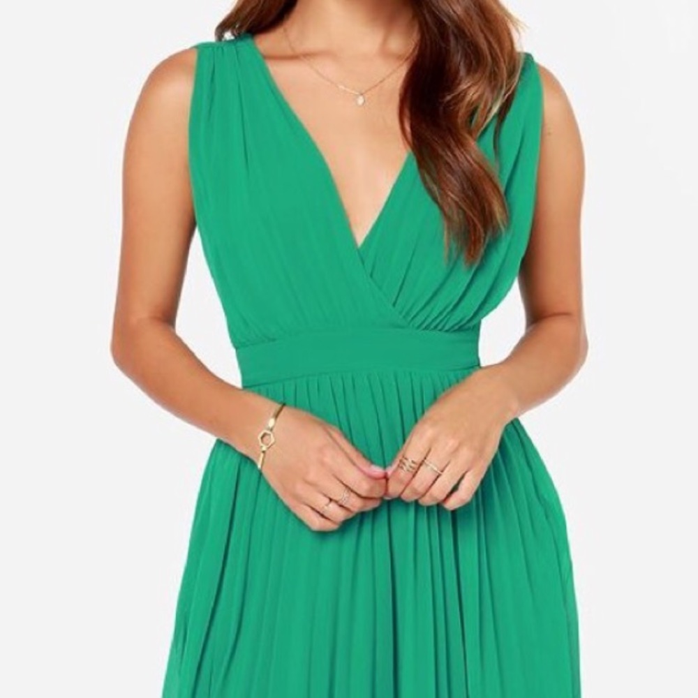 Kelly Green Pleated Chiffon V Neck/Back Dress